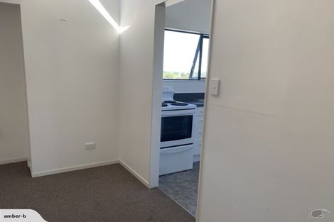 Photo of property in 18 Loughanure Place, Massey, Auckland, 0614