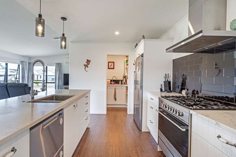 Photo of property in 9 Lady Jocelyn Place, Whitianga, 3510