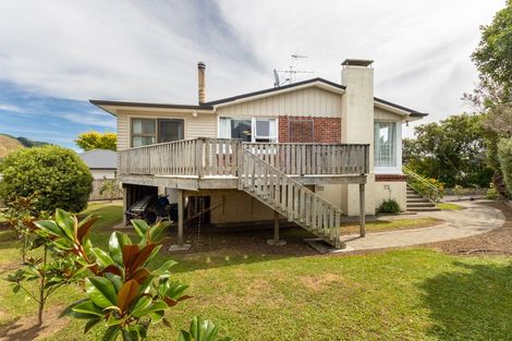 Photo of property in 16 Utauta Street, Waikanae, 5036