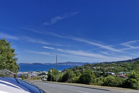 Photo of property in 112 Dowse Drive, Maungaraki, Lower Hutt, 5010