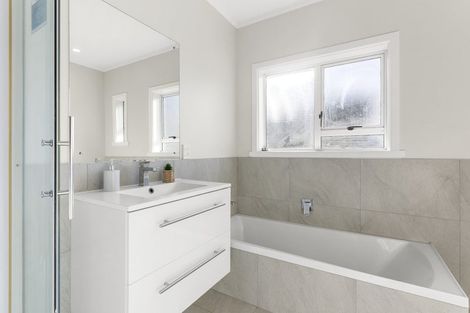 Photo of property in 32 Landon Avenue, Mangere East, Auckland, 2024