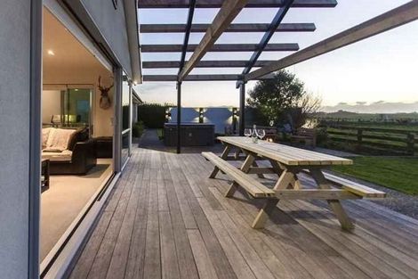 Photo of property in 407 Tikorangi Road East, Tikorangi, Waitara, 4383