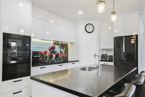 Photo of property in 18 Parkinson Place, Woodend, 7610