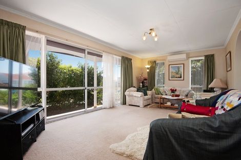 Photo of property in 44 Hillcrest Drive, Kelvin Grove, Palmerston North, 4414