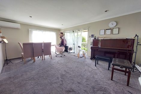 Photo of property in 28 Marcel Place, Glenfield, Auckland, 0629