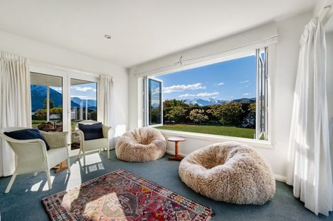 Photo of property in 302 Beacon Point Road, Wanaka, 9305