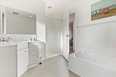 Photo of property in 11 Killygordon Place, Massey, Auckland, 0614