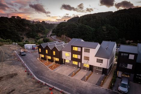 Photo of property in 84 Ara Paiwhenua, Tawa, Wellington, 5028