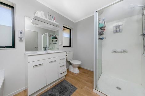 Photo of property in 63 Claverdon Drive, Massey, Auckland, 0614