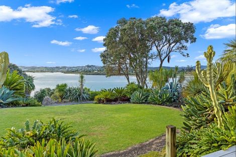 Photo of property in 42 Pohutukawa Avenue, Red Beach, 0932