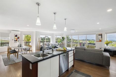 Photo of property in 941 East Coast Road, Torbay, Auckland, 0630
