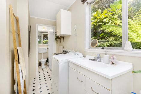 Photo of property in 8a Government Road, Raglan, 3225