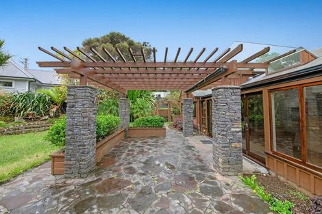 Photo of property in 1 The Knoll, Greenhithe, Auckland, 0632