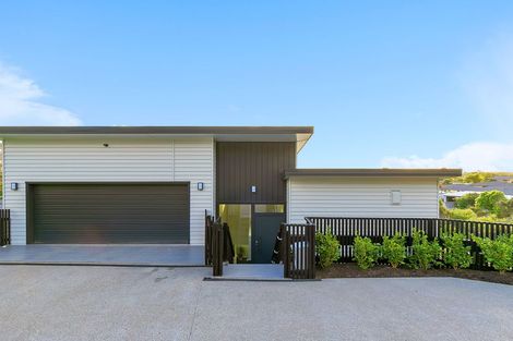 Photo of property in 68 Kakariki Grove, Waikanae, 5036