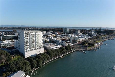 Photo of property in 72 Devonport Road, Tauranga, 3110