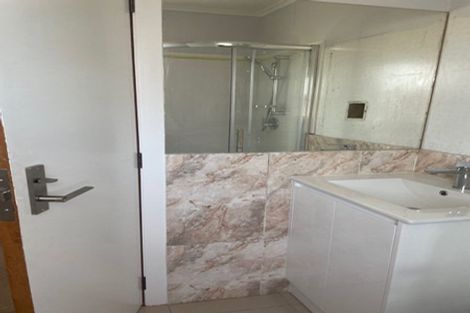 Photo of property in 36 Awaroa Road, Sunnyvale, Auckland, 0612