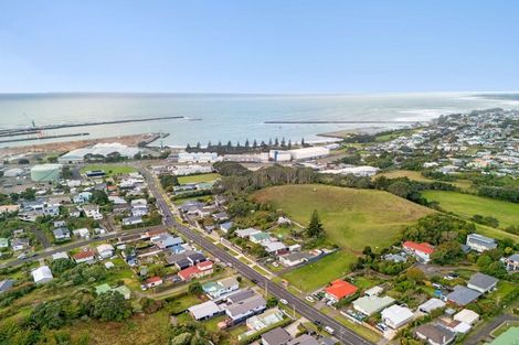 Photo of property in 84 Pioneer Road, Moturoa, New Plymouth, 4310