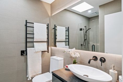 Photo of property in 8 Kokako Lane, Jacks Point, Queenstown, 9371