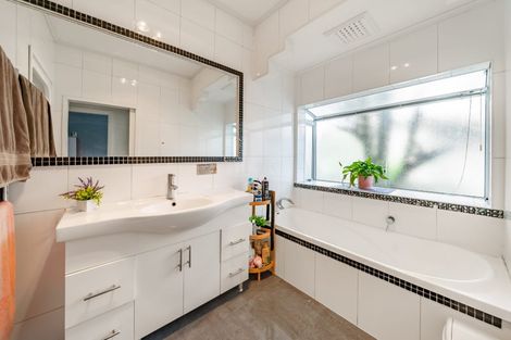 Photo of property in 22 Saint Ronans Avenue, Waterloo, Lower Hutt, 5011