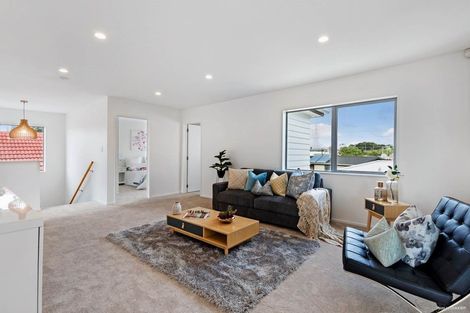 Photo of property in 8a Karamu Street, Te Atatu Peninsula, Auckland, 0610
