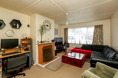 Photo of property in 2 Chard Street, Westown, New Plymouth, 4310