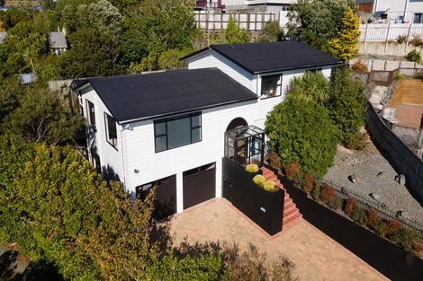 Photo of property in 8 Hillview Crescent, Paparangi, Wellington, 6037