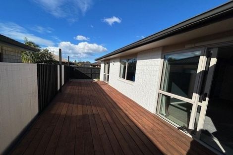 Photo of property in 21 Grabella Place, Papamoa Beach, Papamoa, 3118
