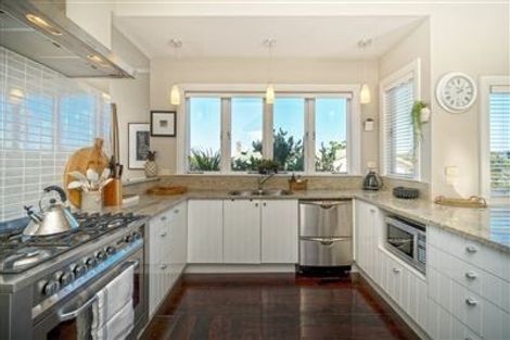 Photo of property in 41 Seaview Avenue, Northcote, Auckland, 0627