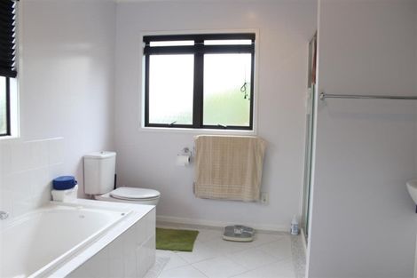 Photo of property in 7 Penwood Close, East Tamaki Heights, Auckland, 2016