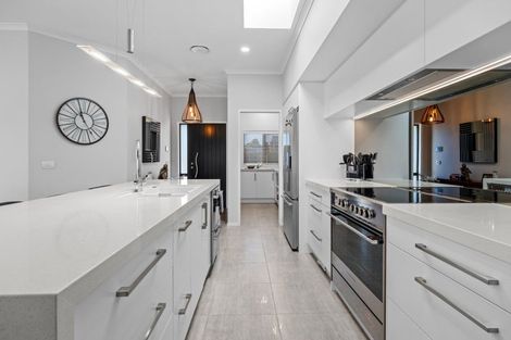 Photo of property in 19 Kotare Drive, Waiwhakaiho, New Plymouth, 4312