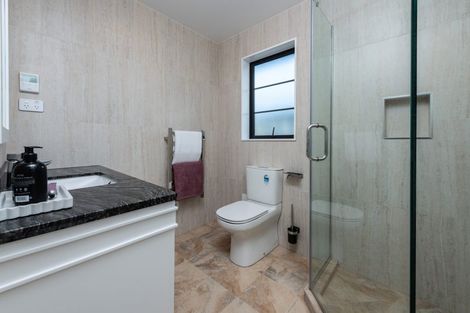 Photo of property in 25a Rothesay Bay Road, Rothesay Bay, Auckland, 0630