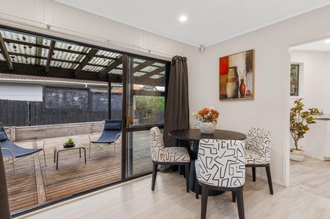 Photo of property in 15 Vina Place, Massey, Auckland, 0614