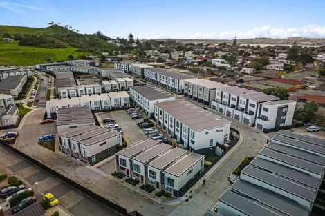 Photo of property in 2 Mikoikoi Crescent, Mangere Bridge, Auckland, 2022
