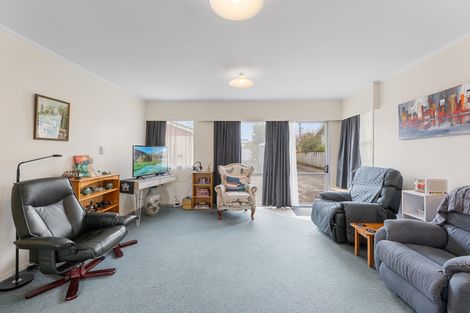 Photo of property in 2/5 Grove Road, Papakura, 2110