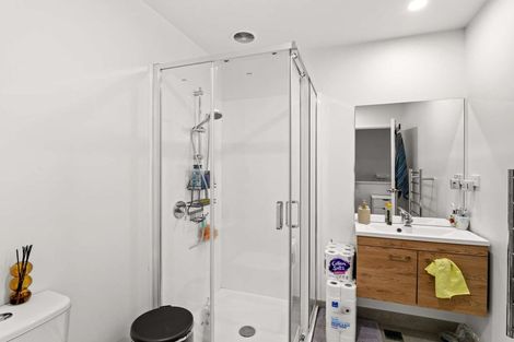 Photo of property in 2 Mikoikoi Crescent, Mangere Bridge, Auckland, 2022