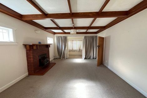 Photo of property in 21 Puru Crescent, Lyall Bay, Wellington, 6022