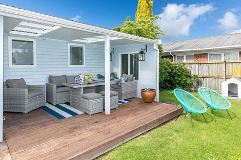 Photo of property in 23 Oxford Street, Fairfield, Hamilton, 3214
