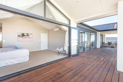 Photo of property in 2 Inverness Lane, Redcliffs, Christchurch, 8081