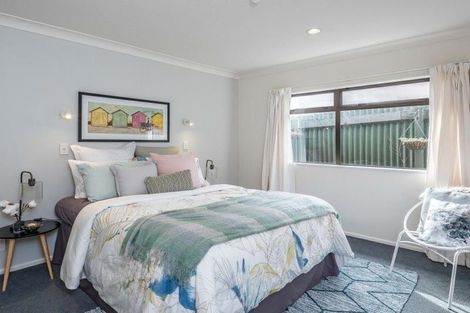 Photo of property in 1 Inverell Place, Waikanae, 5036