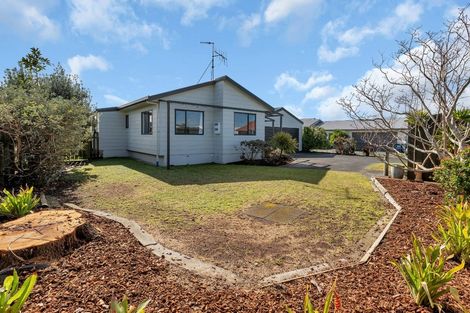 Photo of property in 74 One Tree Point Road, One Tree Point, 0118