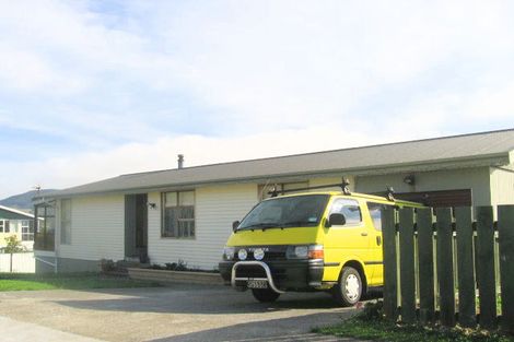 Photo of property in 1 Lancewood Grove, Ranui, Porirua, 5024