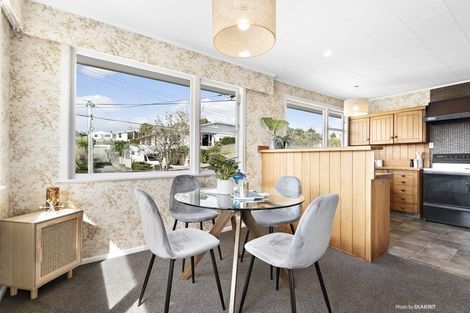 Photo of property in 6 Trebann Street, Paparangi, Wellington, 6037