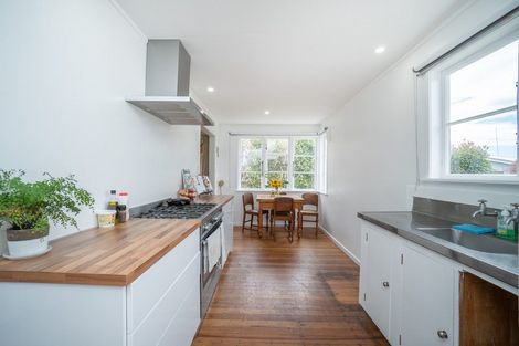 Photo of property in 6 Andrew Avenue, Roslyn, Palmerston North, 4414