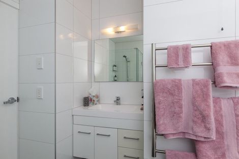 Photo of property in 39b Kakariki Grove, Waikanae, 5036