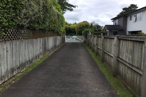 Photo of property in 7 Vardon Road, Green Bay, Auckland, 0604