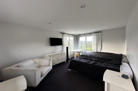 Photo of property in 11 Bendigo Grove, Newlands, Wellington, 6037