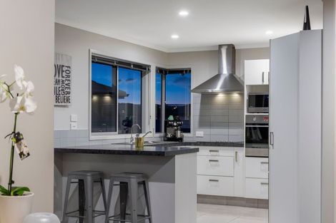 Photo of property in 22 Rainey Crescent, Papamoa Beach, Papamoa, 3118