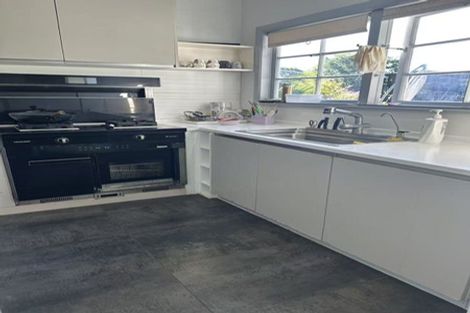 Photo of property in 50 Peter Terrace, Castor Bay, Auckland, 0620