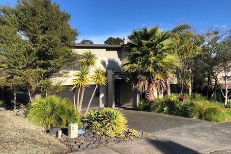 Photo of property in 48 Newbury Place, Schnapper Rock, Auckland, 0632