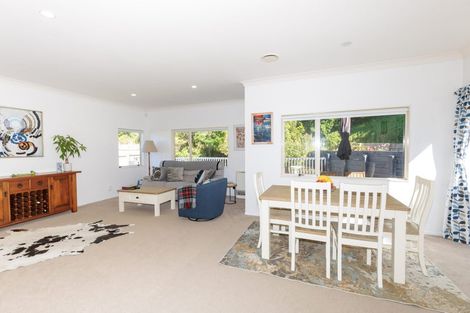 Photo of property in 6 Chippenham Grove, Churton Park, Wellington, 6037